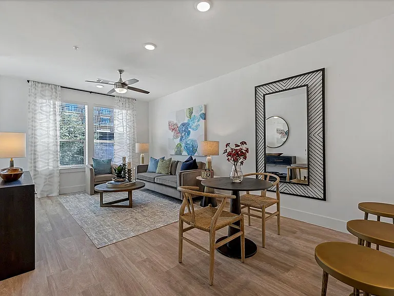 21-10 Crawford St-21