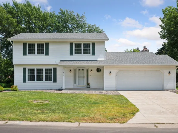 1834 Howell St N, Falcon Heights, MN 55113