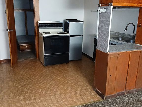 3rd image of 215 N 11th St #6