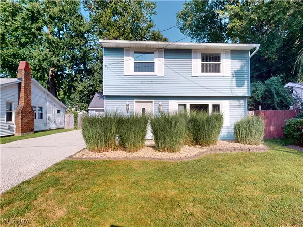 5707 Ivy Dr, Mentor On The Lake, OH 44060