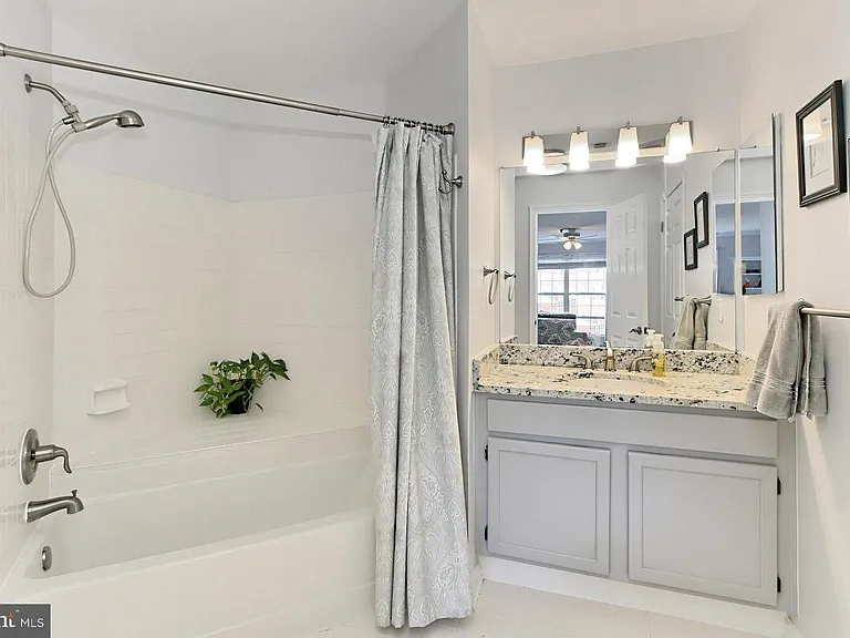 1100 Quaker Hill Dr #401 — Photo 16