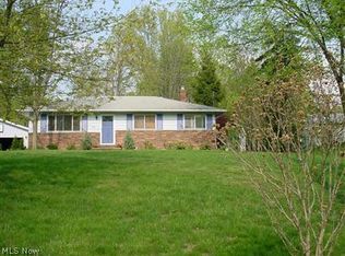9411 Ledge Acres Dr, Macedonia, OH 44056