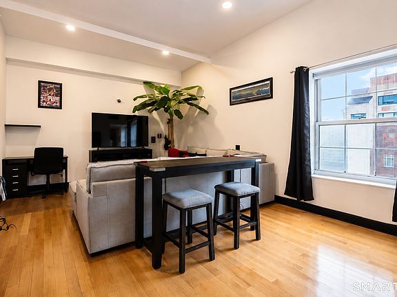 2nd image of 196 Crown St #5F