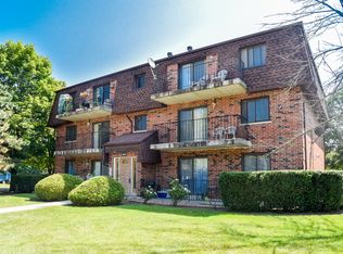 1204 Whispering Hills Ct APT 304, Naperville, IL 60540