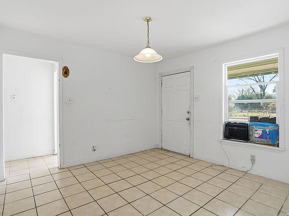 4th image of 853 Holmgreen Rd