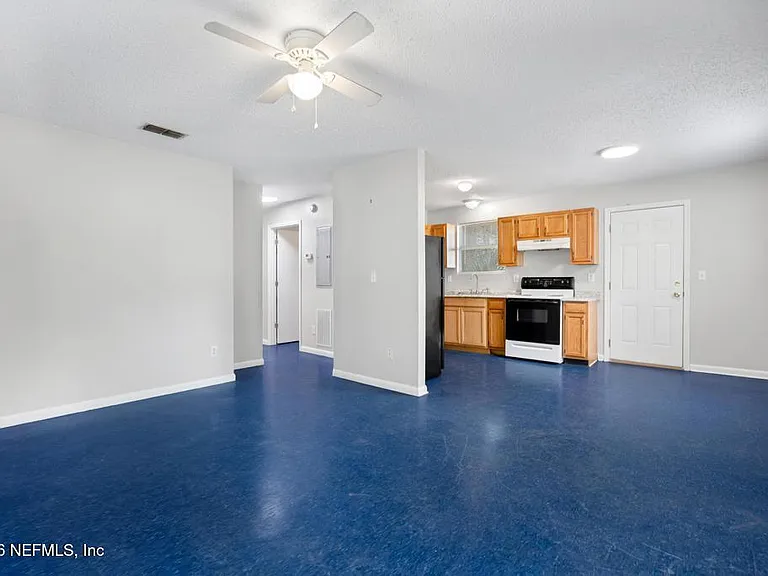 850 Spearing St — Photo 5