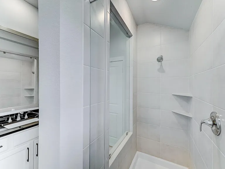 6570 Scarlet Pond Ln — Photo 32