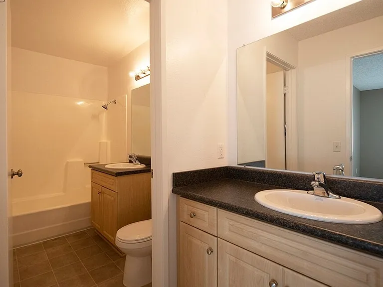 Oro Vista Apartments — Photo 18