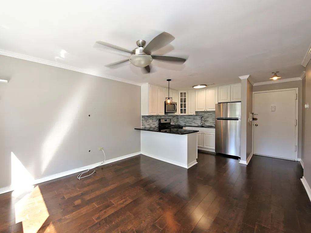 Apartment for Rent — Photo 1