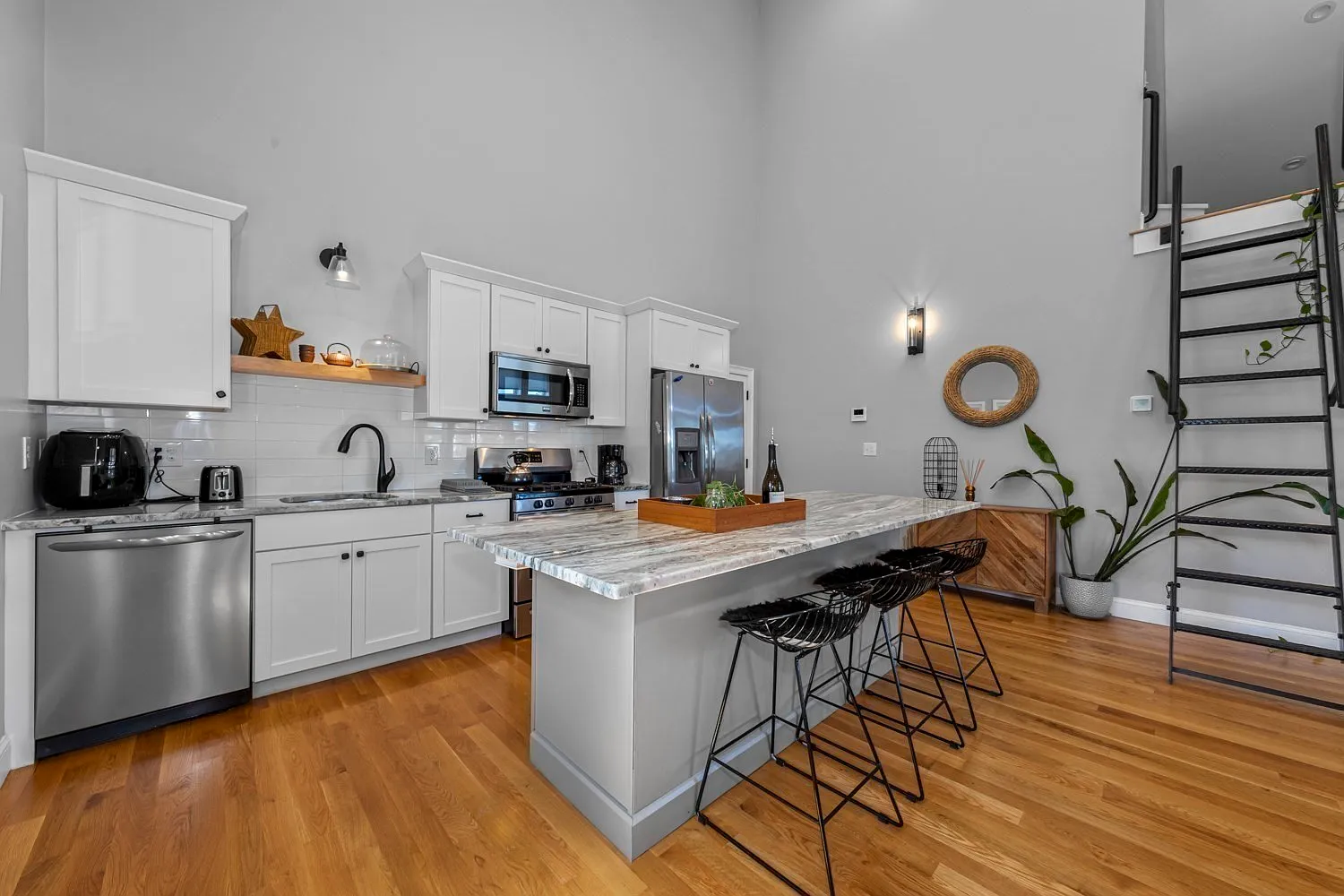 1 bed, 1368 sqft, $2,900 — Photo 1