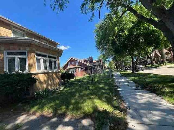 5th image of 7718 S Bennett Ave