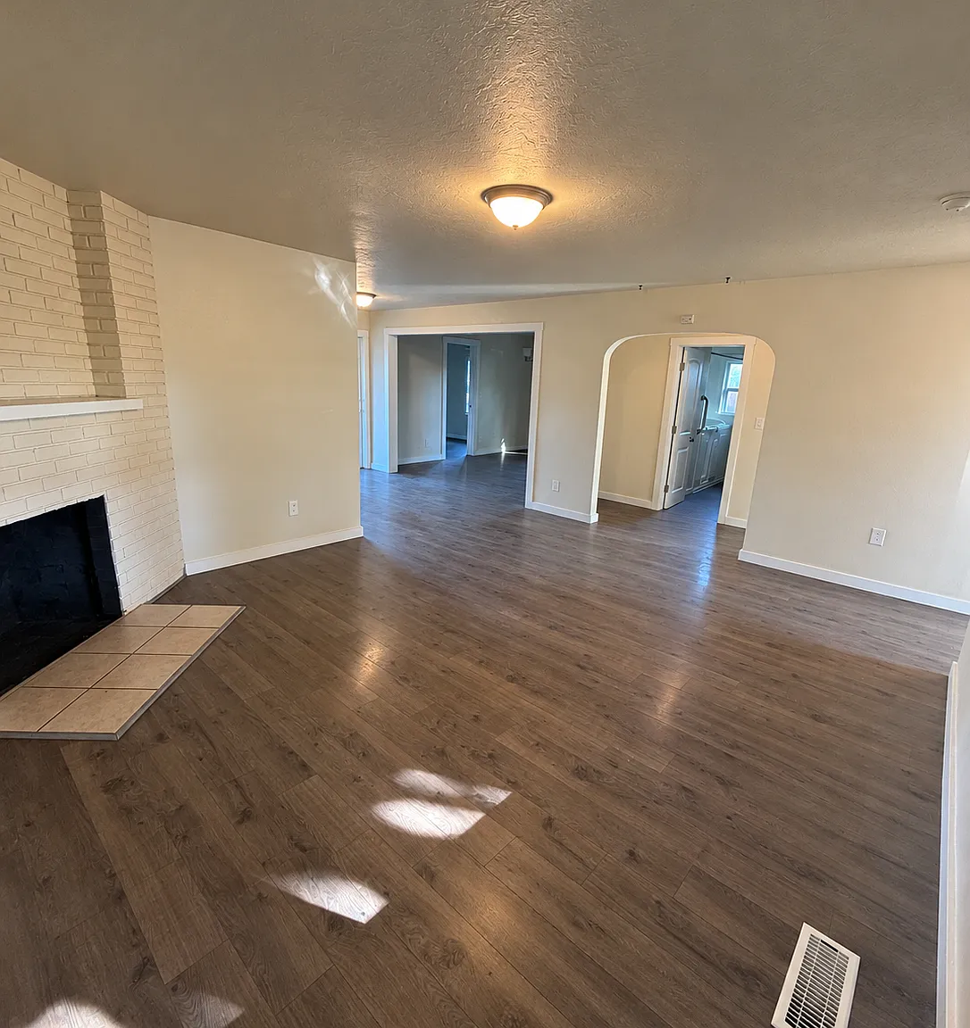 3 bed, 1043 sqft, $2,200 — Photo 4