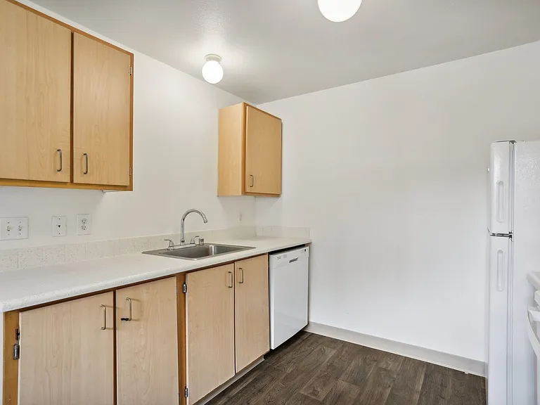 Woodfield Apartments — Photo 19