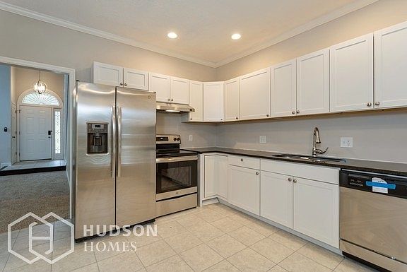 Hudson Homes Management - Kitchen