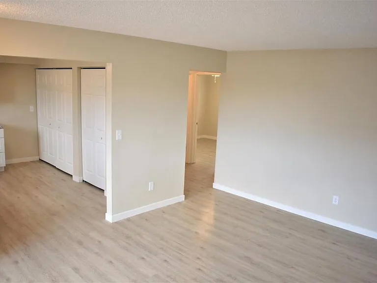 6829 Western Pl — Photo 5
