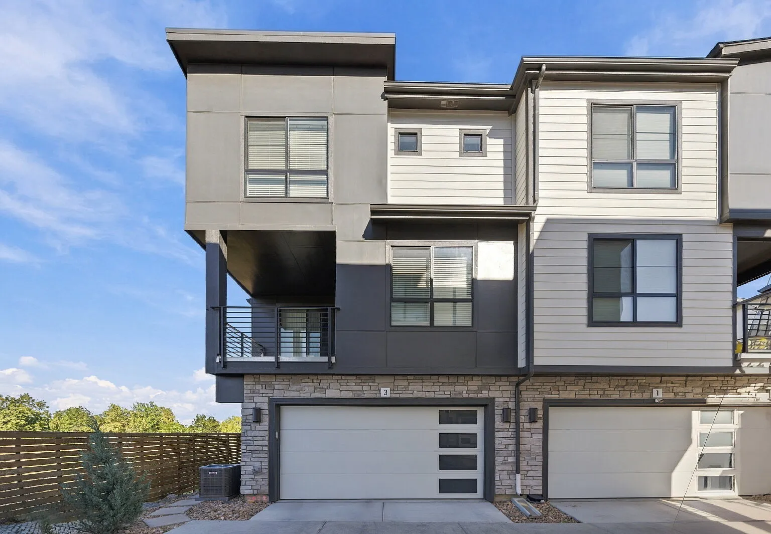 2 bed, 2.5 bath, 1238 sqft, $2,496 — Photo 4