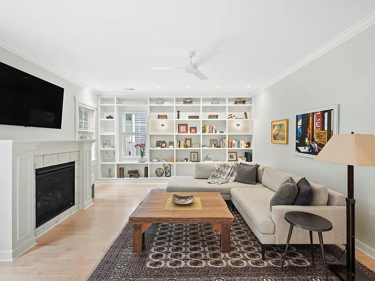1024 W 36th St — Photo 12