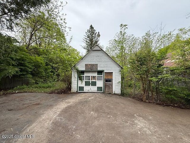 3rd image of 153 River Street