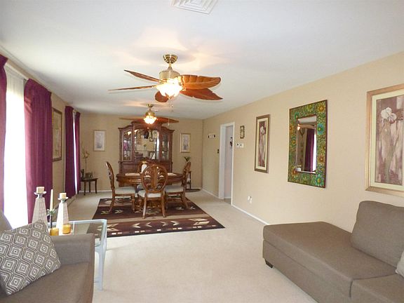 3rd image of 1326 Roelke Dr