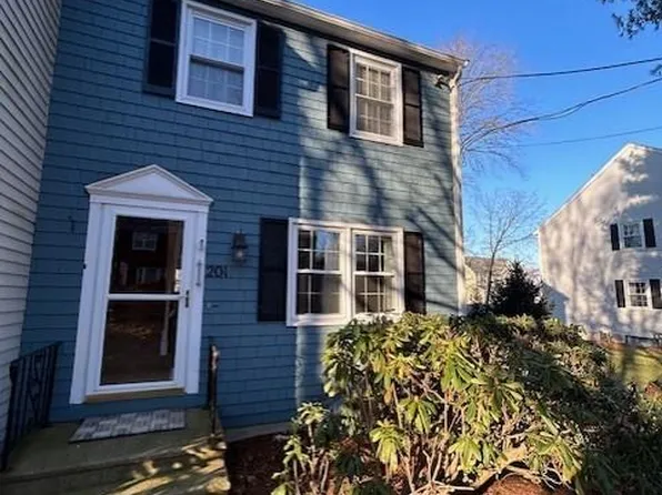 1175 Diamond Hill Rd APT 201, Woonsocket, RI 02895