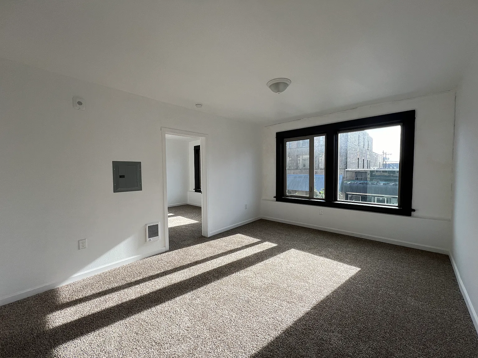 1 bed, $1,050 — Photo 4