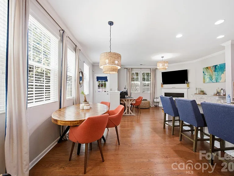 7037 Broughton Ln — Photo 11