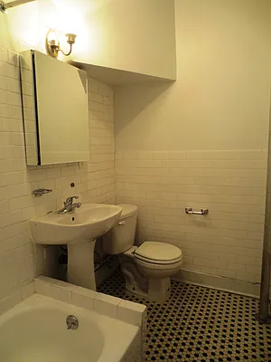 Rented by Waverly Realty Associates | media 8