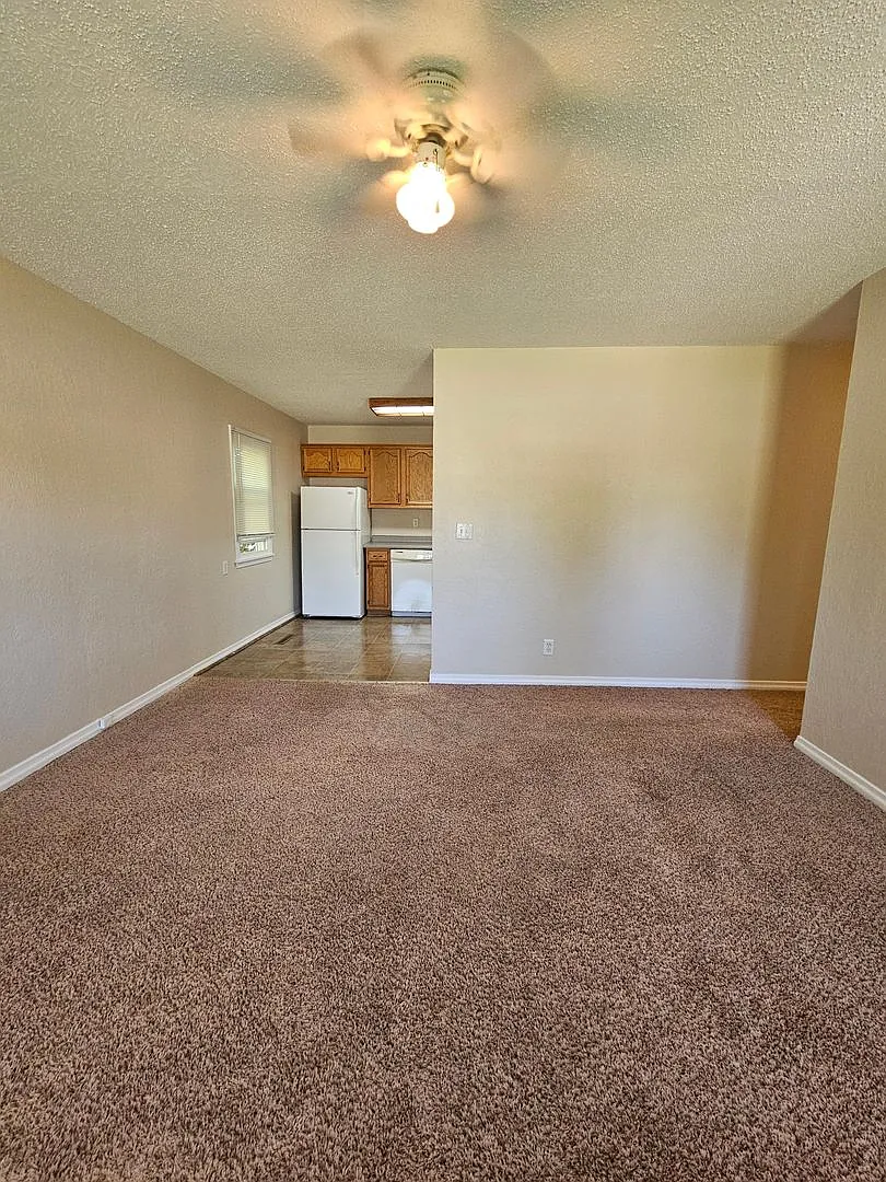 4 Bed | 1 Bath | Single-Level Living| South — Photo 4