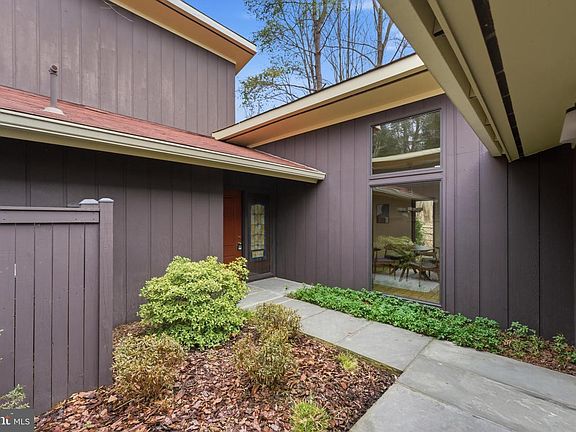 3rd image of 421 Beaumont Rd