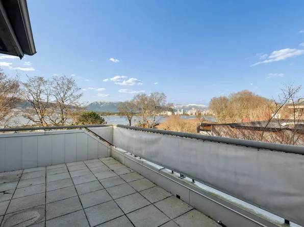 2518 Point Grey Rd, Vancouver, BC V6K 1A3