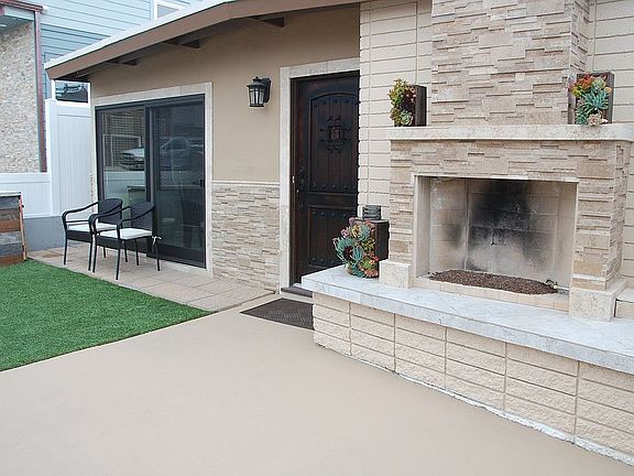 2nd image of 722 Santa Barbara Pl