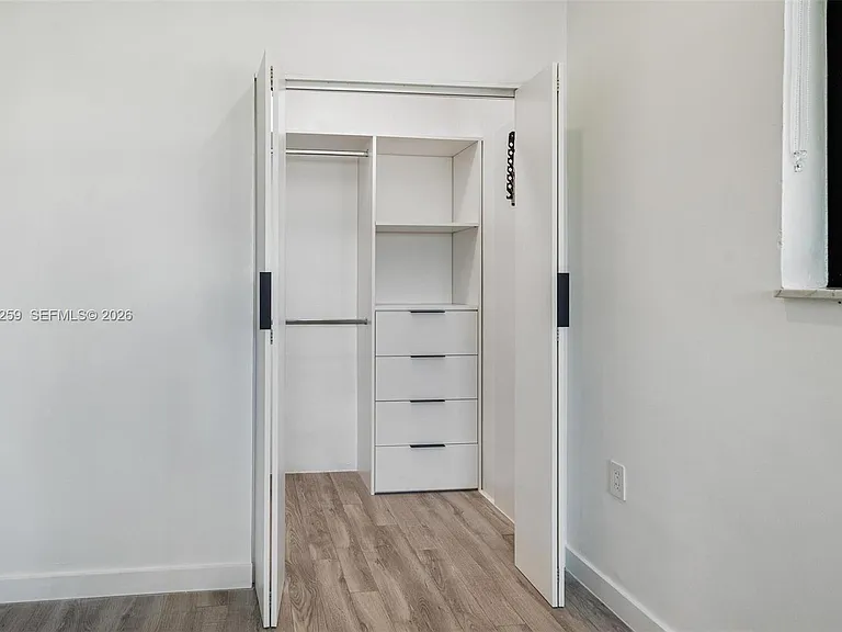 7810 Beachview Dr — Photo 40