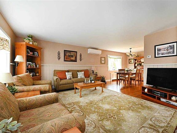 5th image of 45 Poplar St