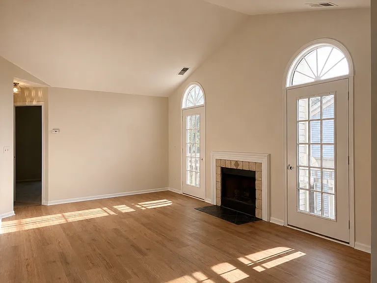 1228 Tennyson Ln — Photo 3