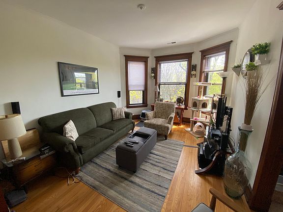 2nd image of 3516 N Bosworth Ave #3