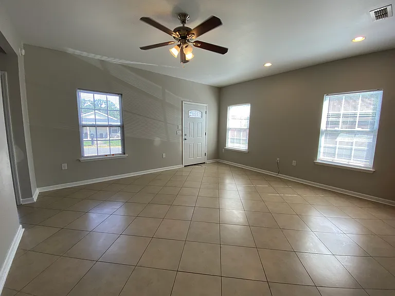 803 W Georgia St #1 — Photo 27