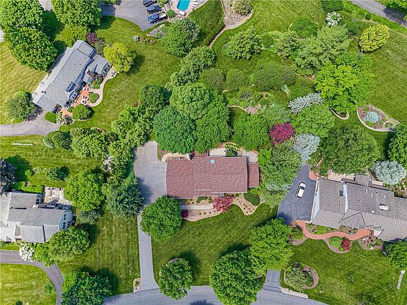 4th image of 4777 Belmont Dr