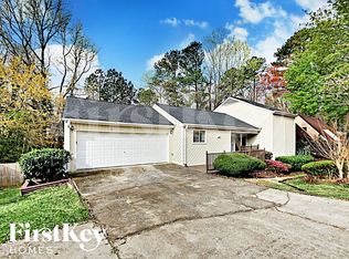 1121 Aspen Log Pl, Austell, GA 30168