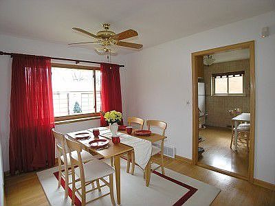 4th image of 10813 Hastings St