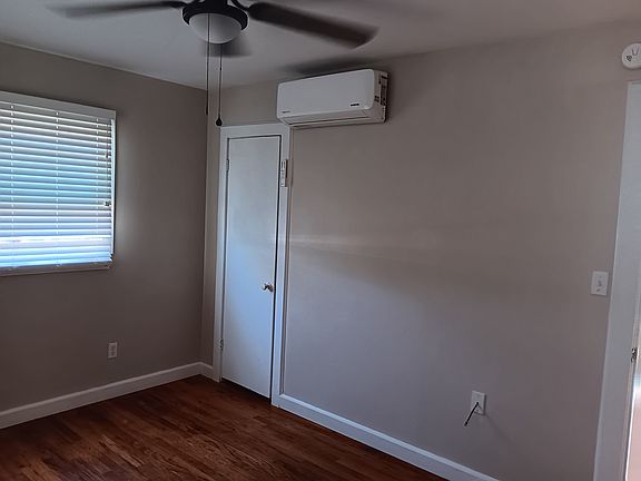 5th image of 2606 8th Ave