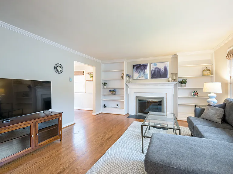 407 Russell Rd — Photo 6