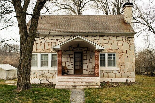 1st image of 202 N Hemphill Street