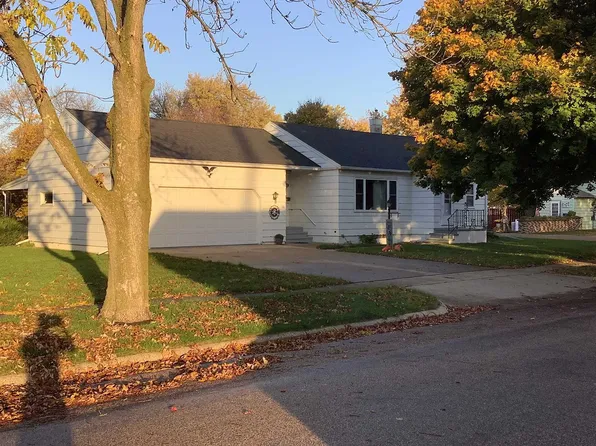 959 Cherry St, Ocheyedan, IA 51354