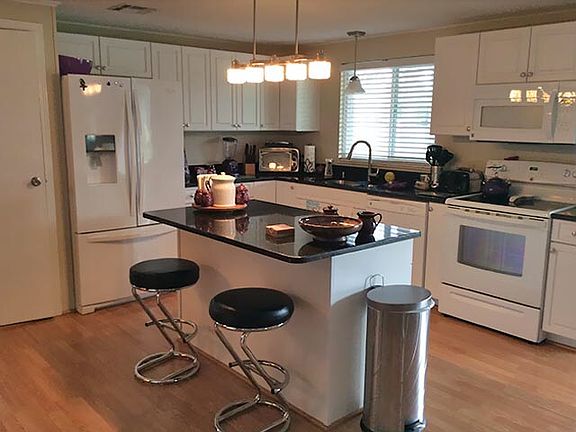 2nd image of 522 Catalina Dr