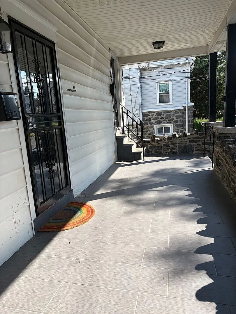 11 Cloverdale Avenue — Photo 2
