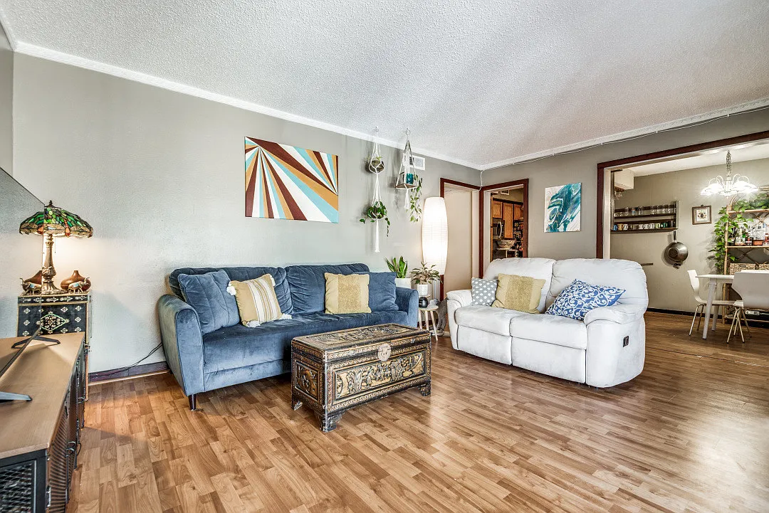 3 bed, 1304 sqft, $2,400 — Photo 3