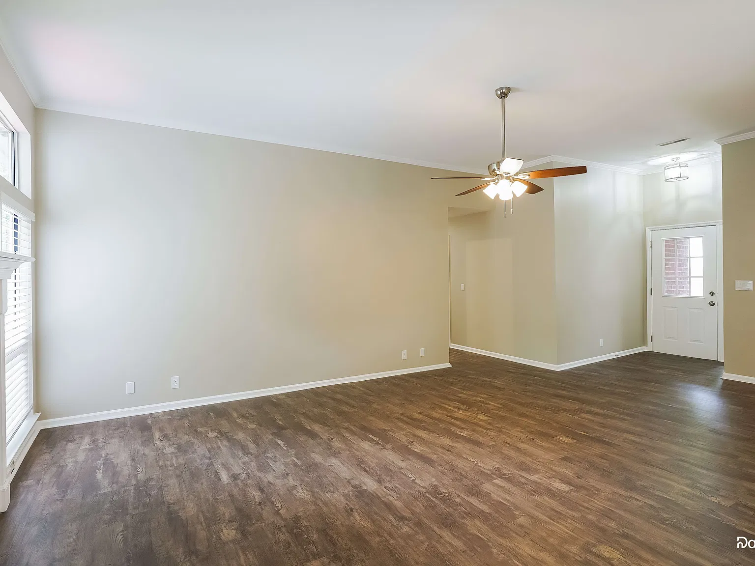 3 bed, 2.0 bath, 1703 sqft, $2,605 — Photo 4