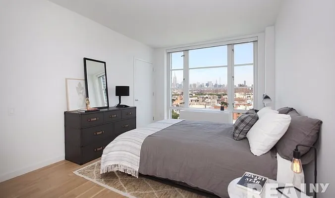 Rented by REAL New York | media 21