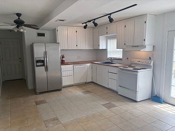 3rd image of 812 Via Deluna Dr #2