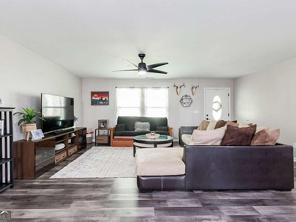 2nd image of 608 Wayside Rd NE